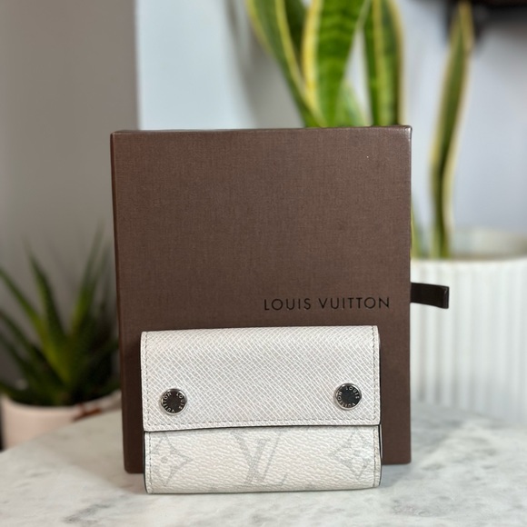 Louis Vuitton Handbags - Louis Vuitton Taigarama Discovery Compact Wallet